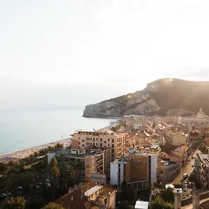 sanbastian-rooms.hotelitalianriviera.com/