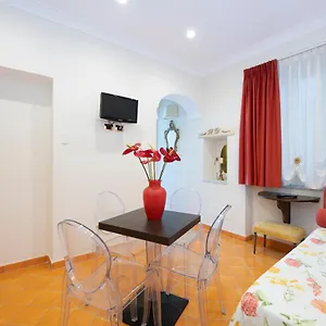 amalfi-old-square-room-apartments.hotels-amalfi.com/